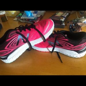 Women’s size 5.5 new balance running shoes